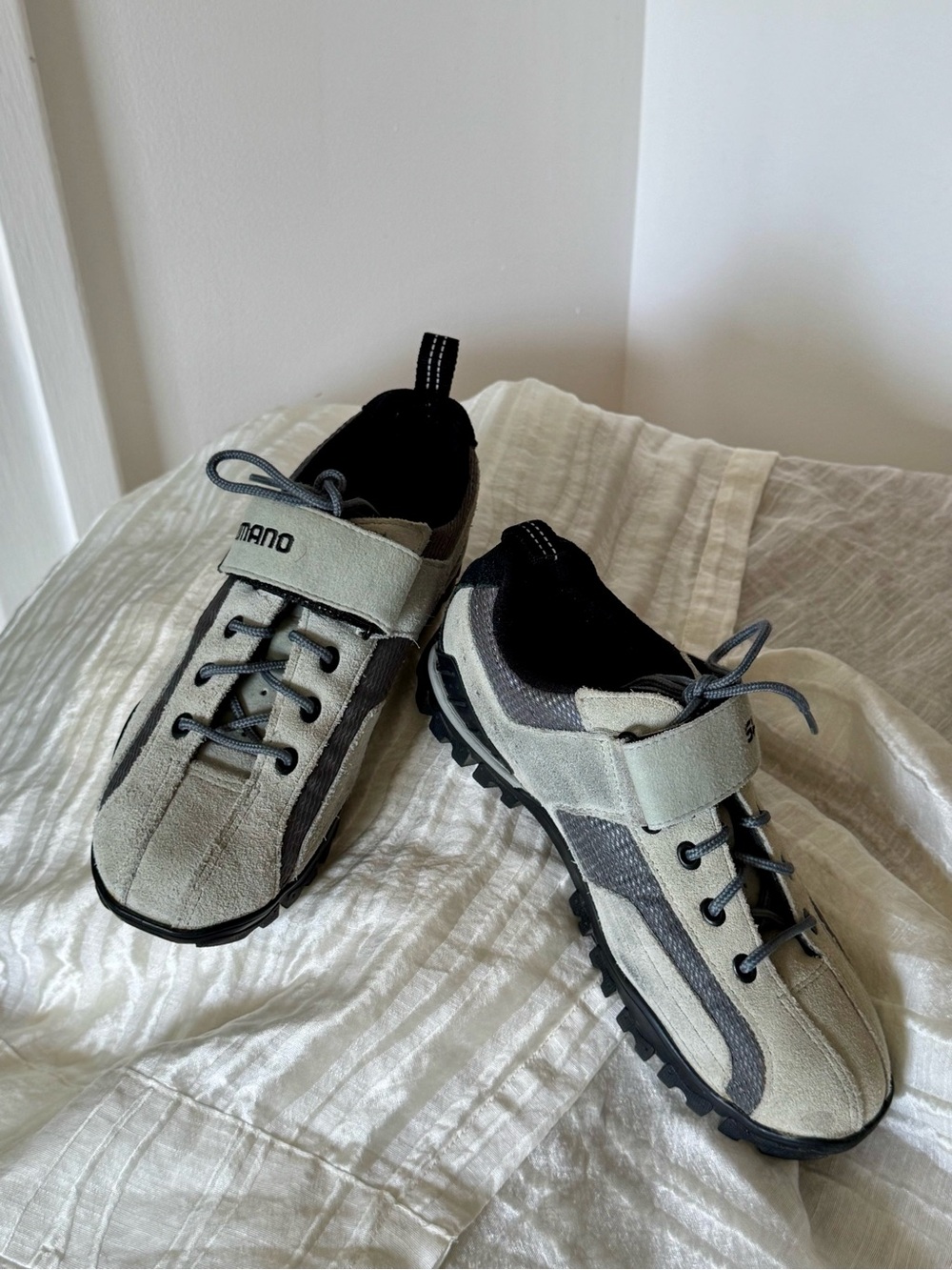 Shimano Women's Cycling Shoes – Gray Suede-Look – EU 40 / US 7